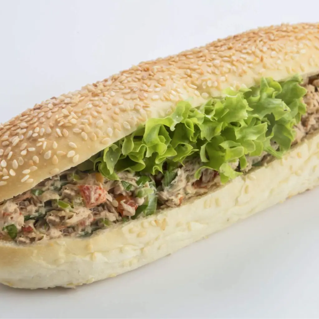 سندوتش تونة - وسط